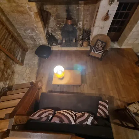L'aventure Medievale Au Frais Derriere La Pierre Massive D'une Tour Millenaire *